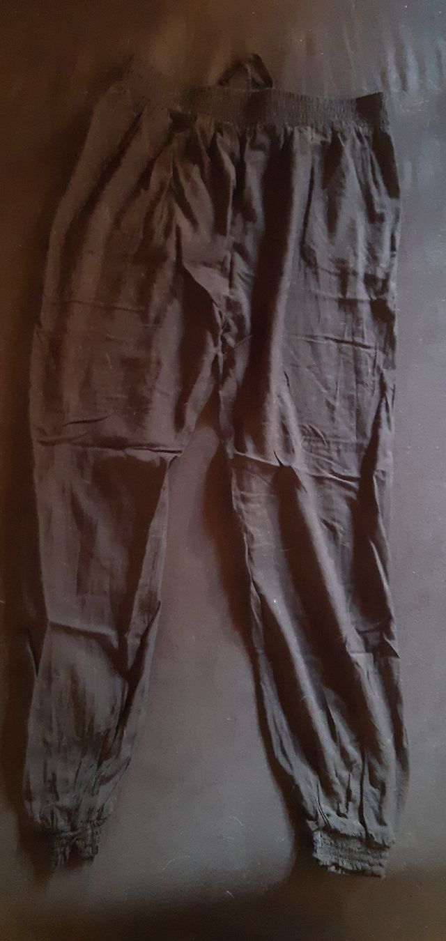 Pantaloni: schlabberhosen schwarz – Usato da Toffen venduto da Gwunderegge77 1