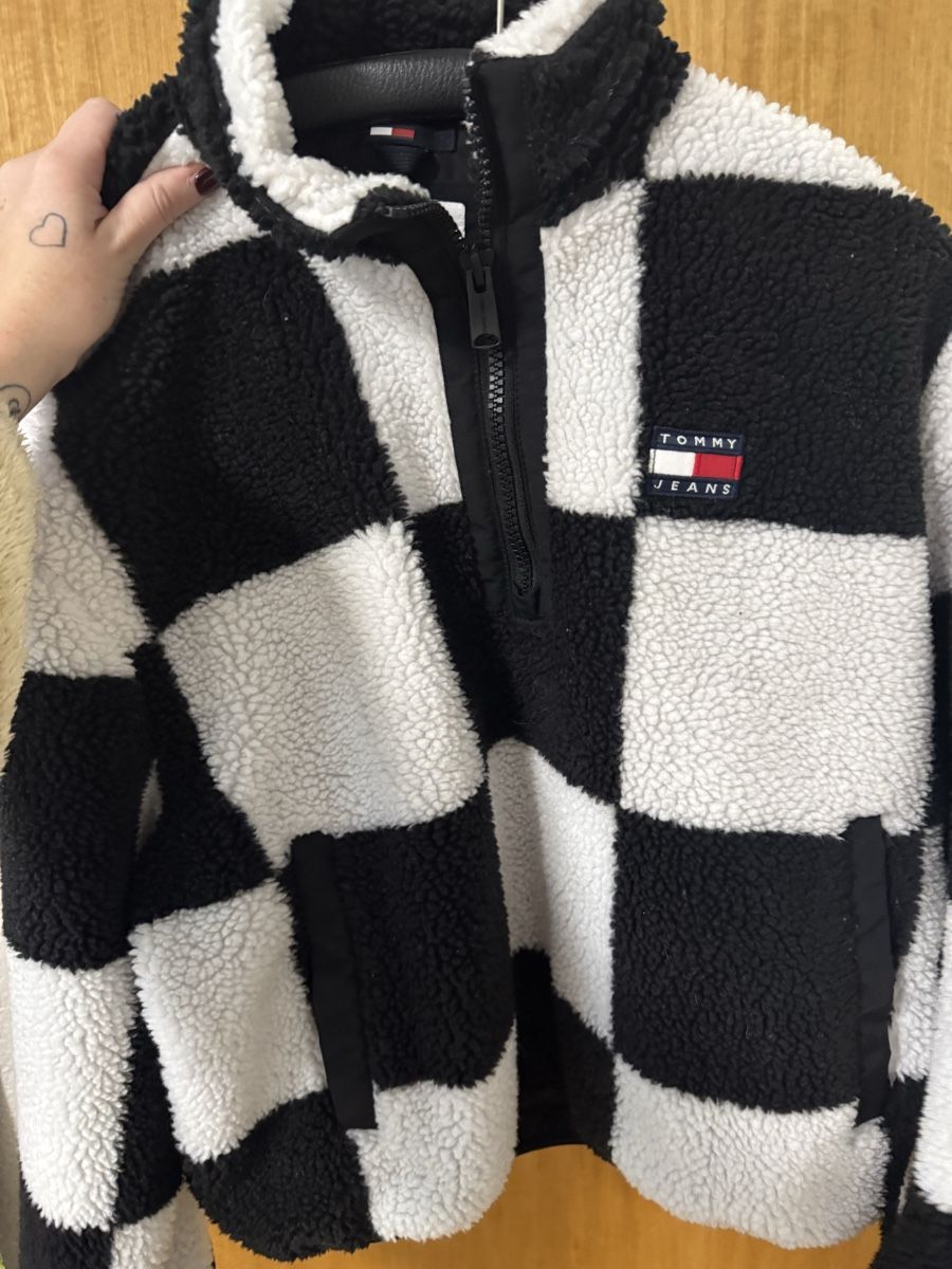 Pullover & Sweatshirts: Tommy Jeans Pullover – Gebraucht aus Bütschwil von des_wjj2