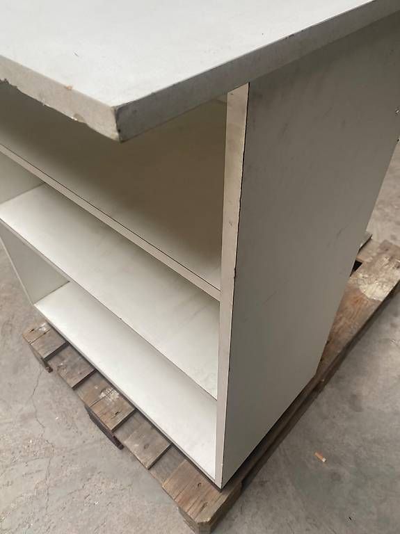 Commodes: Meuble en bois A donner – D'occasion à Chamoson par a_laroyale 2
