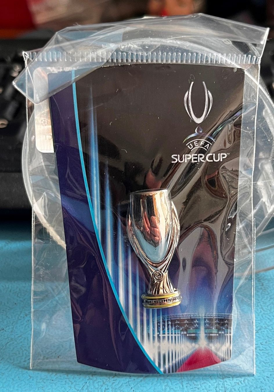 Placchette & Badge: Pin Fussball, UEFA SUPERCUP – Usato da Obernau venduto da Wgnom