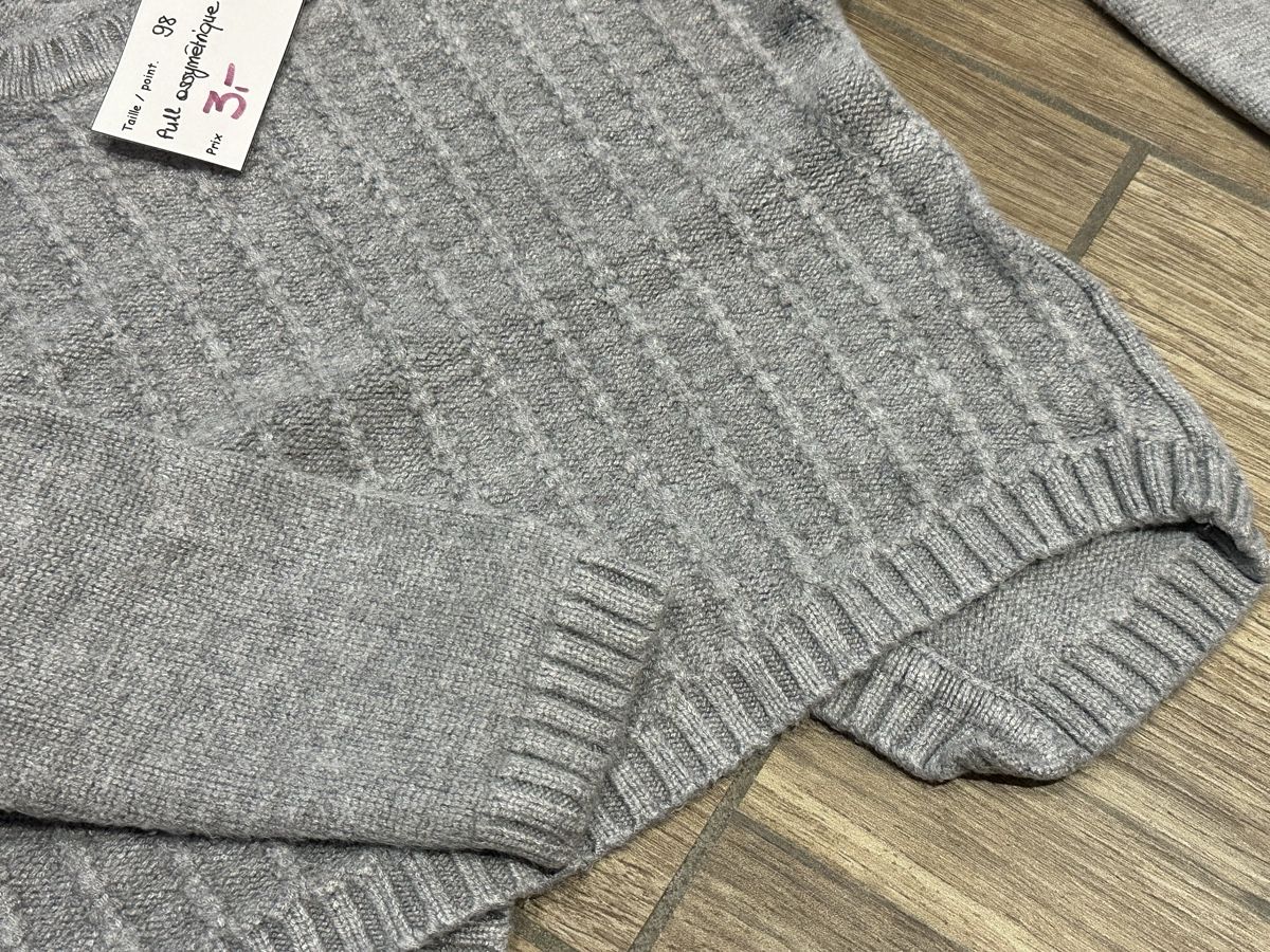 Maglioni & Felpe: Pull taille 98 - comme neuf 💫 – Nuovo (secondo la descrizione) da Le Châble VS venduto da 027_aymon 1