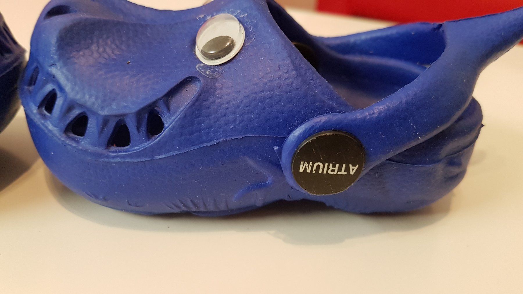 Scarpe per ragazzi: Clogs mit coolen Augen Gr. 22 fast wie NEU – Usato da Obergösgen venduto da schesom 2