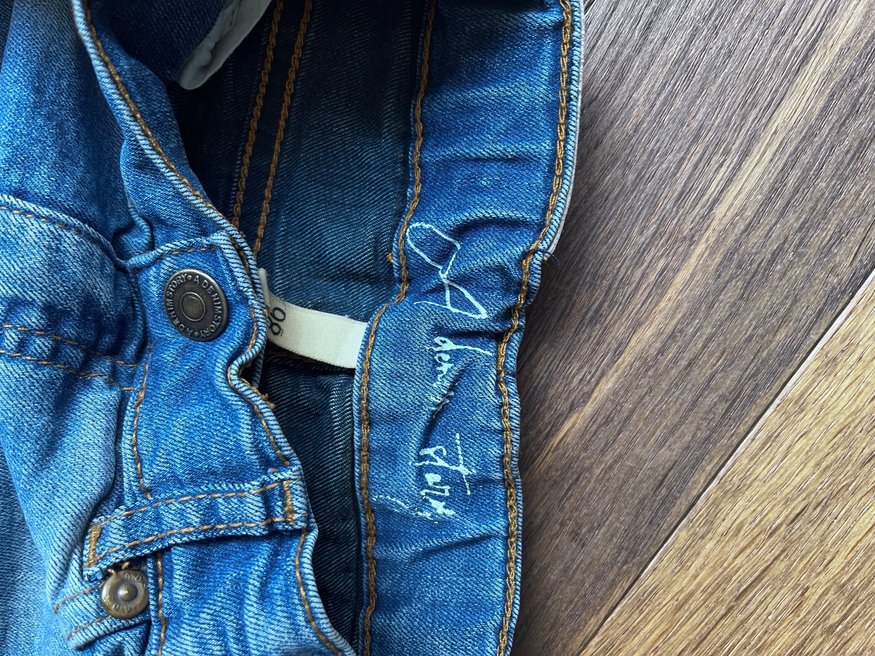 Vestiti & Gonne: A denim story Rock – Usato da Zürich venduto da Danielan0 3