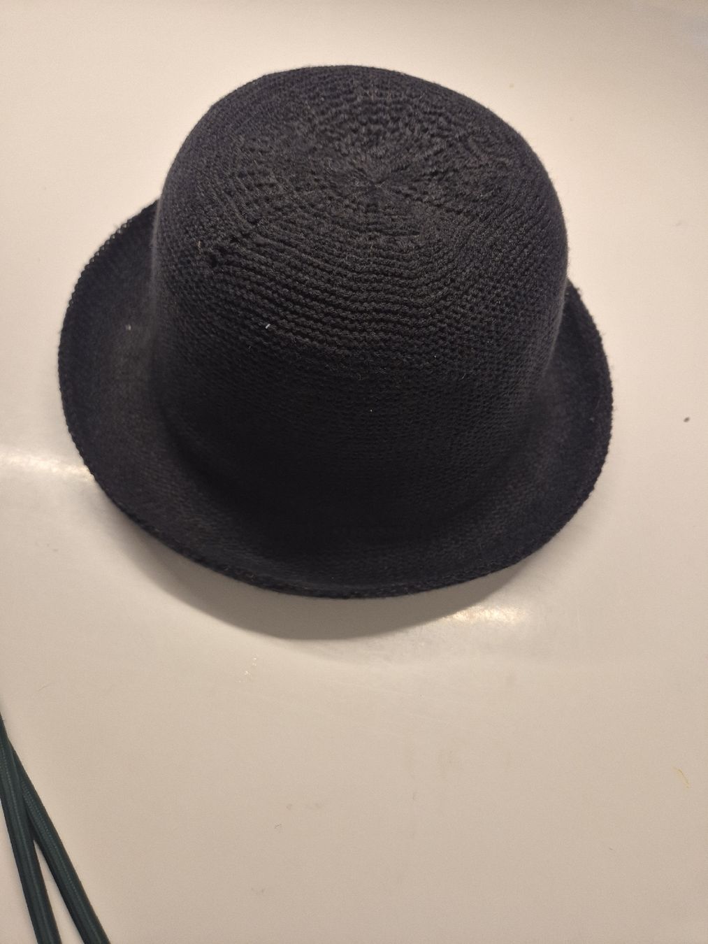 Chapeaux, bonnets & casquettes: Strickhut schwarz – D'occasion à Krauchthal par SamsPuce 2