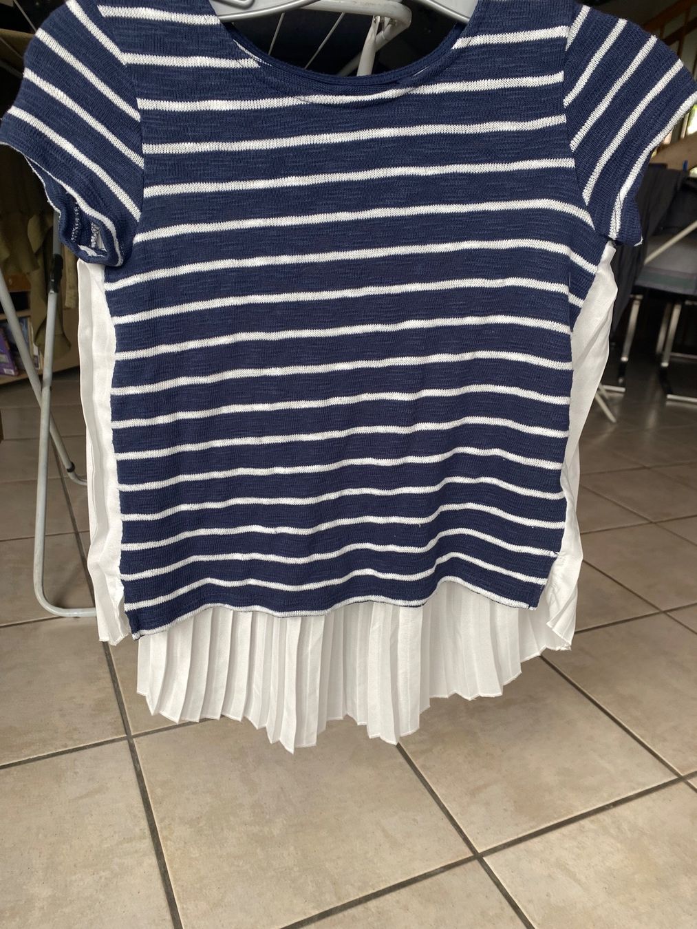 C&A Blusen, T-Shirts & Tops: Casaque 134 rayé bleu marin blanc – Gebraucht aus Orpund von Mary8972