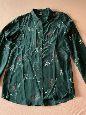 Damen Bluse Turnover Blätterprint schwarz  Seide Grösse S 36