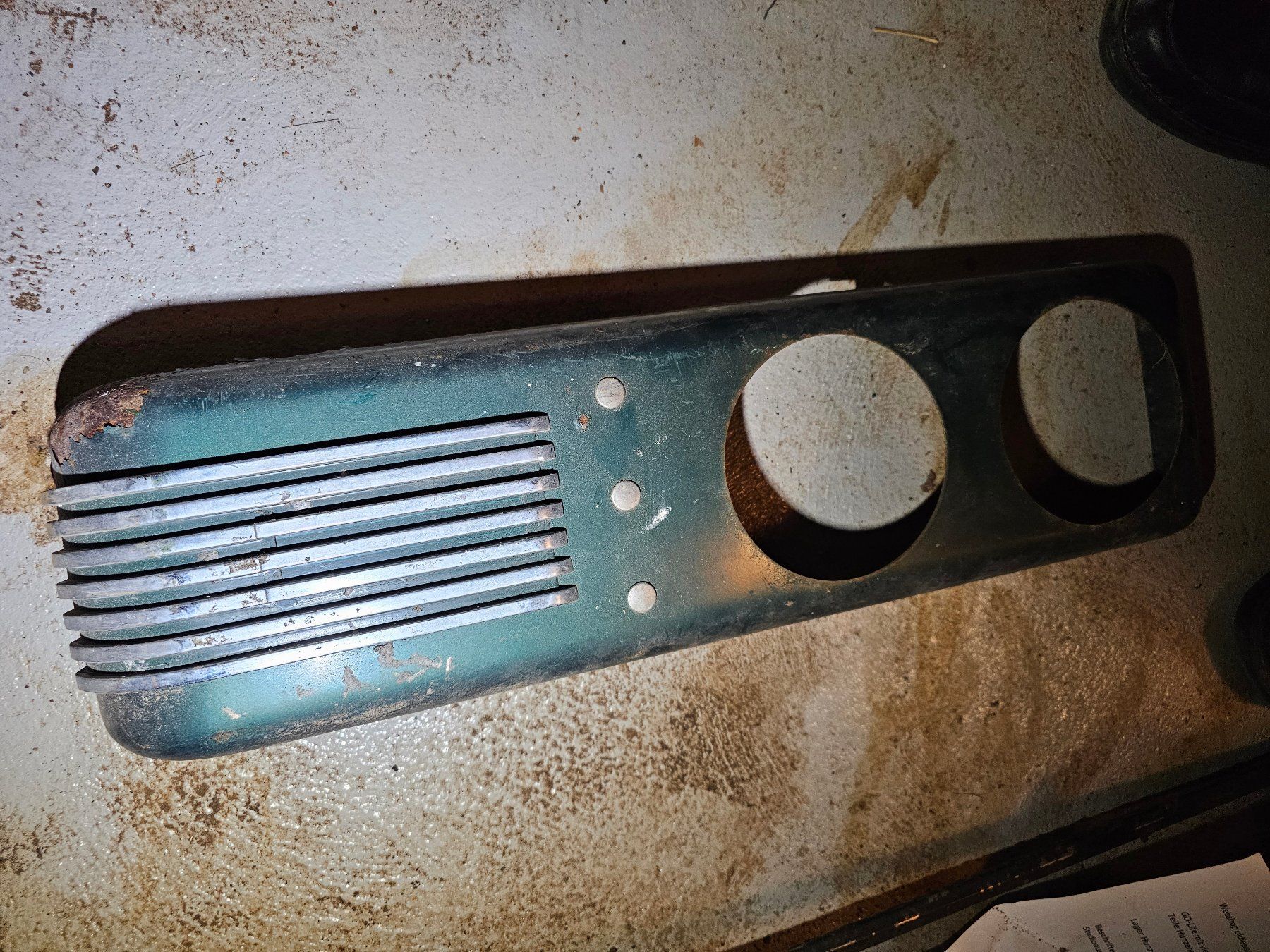Tutti pezzi di ricambio auto: Oldtimer Armaturenbrett Blende 50er Jahre – Usato da Rottenschwil venduto da epaveart 2