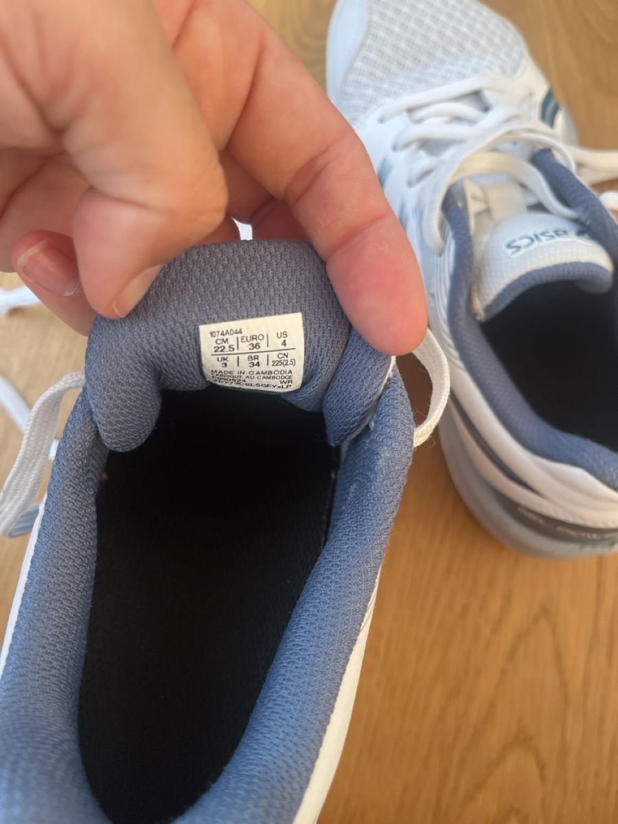 Schuhe für Jungen: Hallenschuhe asics Gr. 36 – Gebraucht aus Balmberg von Berglihof 4