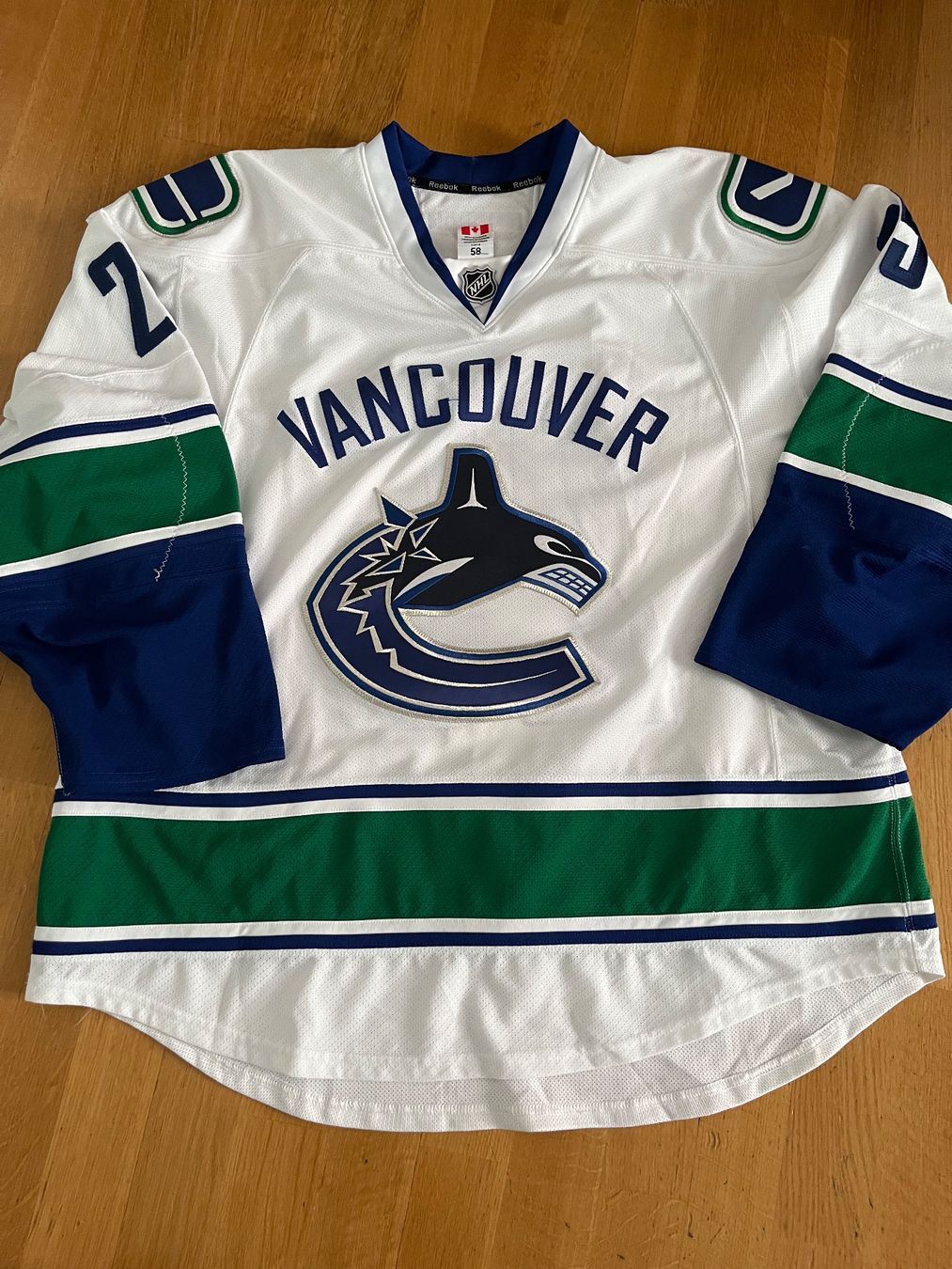 Gameworn Leibchen & Hosen: Vancouver Canucks game worn Bobby Sanguinetti – Gebraucht aus Bern von Myloulou