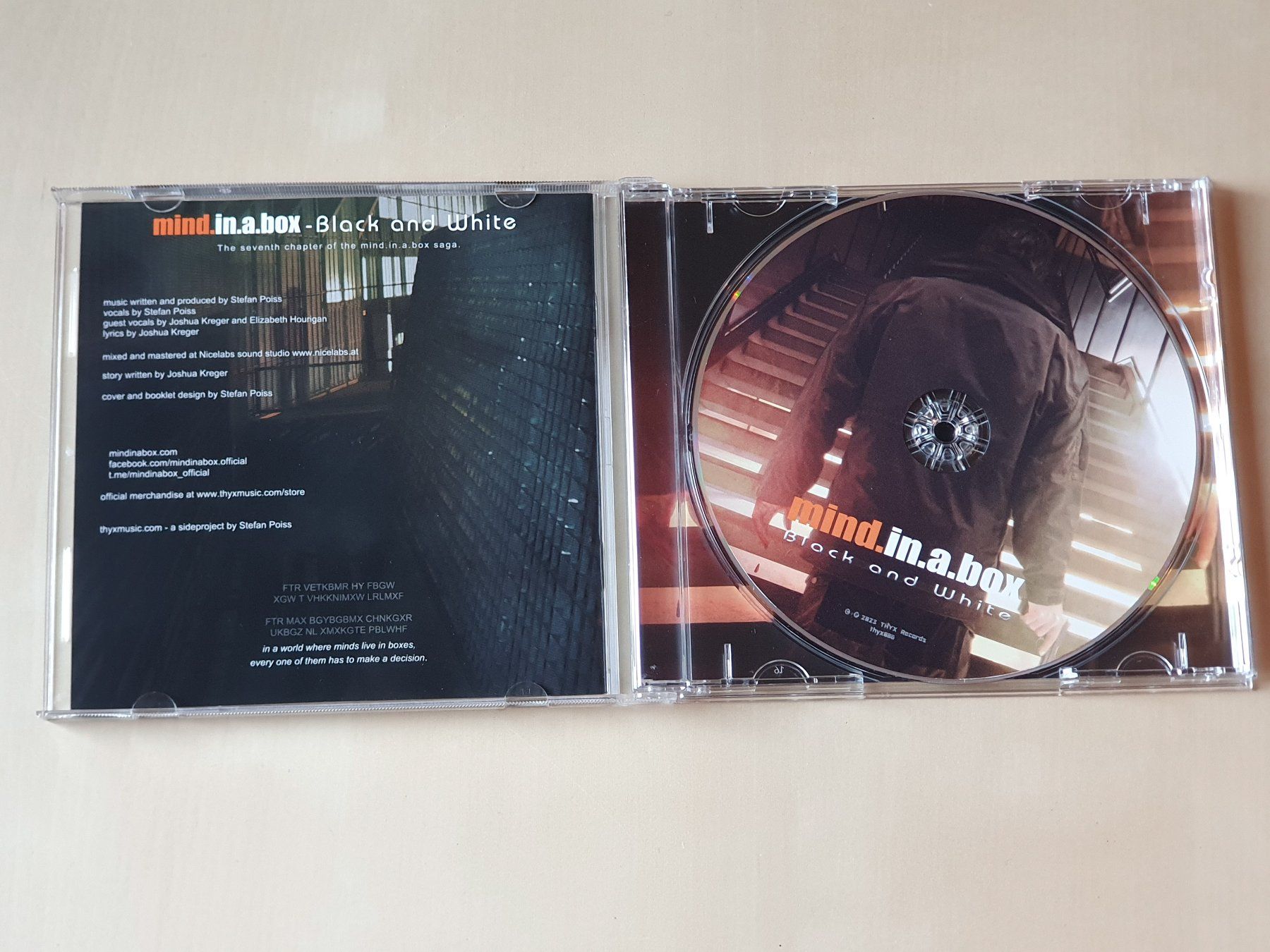 CD: mind.in.a.box Black and White – Usato da Stansstad venduto da collectorsshop 2