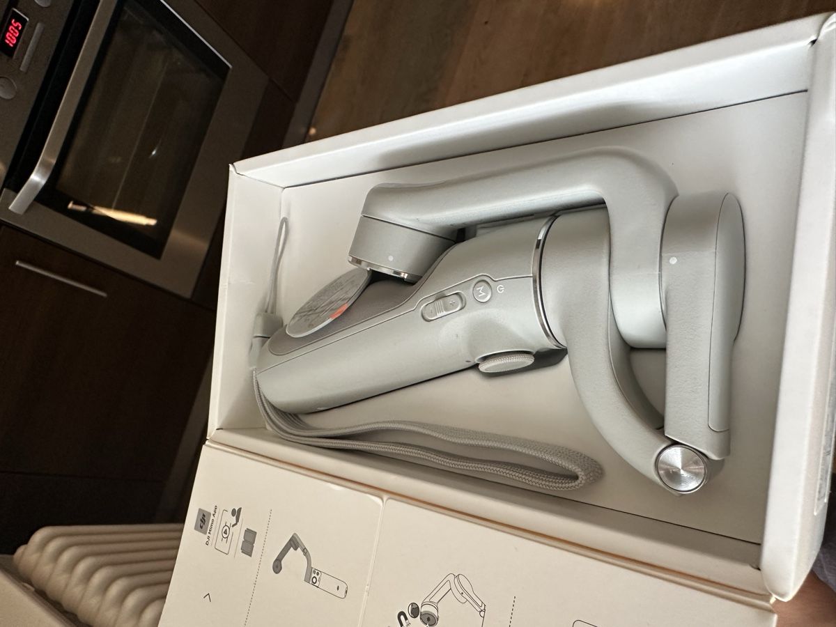 DJI Sonstige Dekorationen & Accessoires: DJI OM 5 Smartphone Gimbal NEW  – Neu (gemäss Beschreibung) aus Zürich von annacoda 3