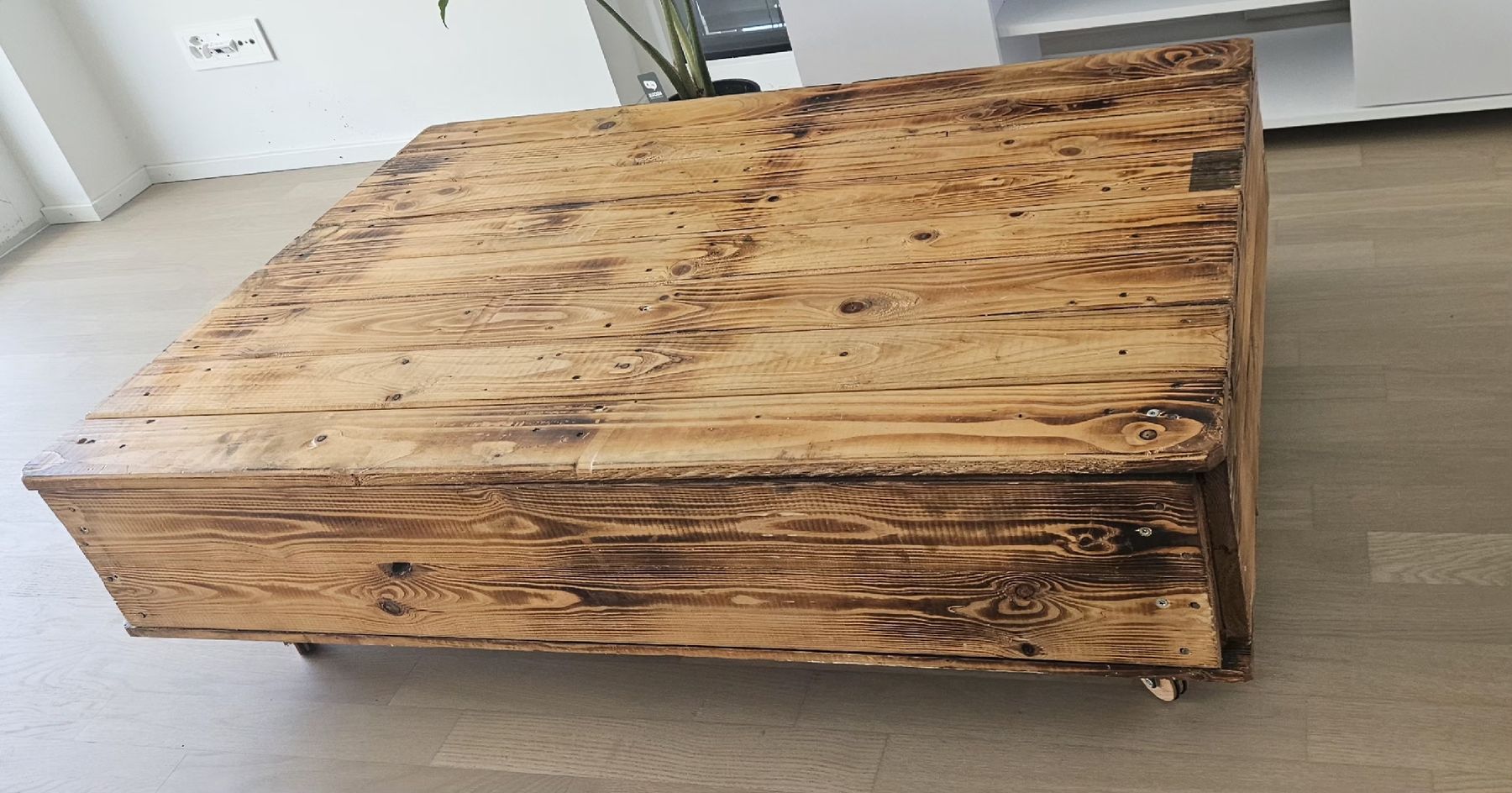 Tavoli: Table à thé vintage à roulettes – Nuovo (secondo la descrizione) da Lausanne venduto da ram_tw68 2