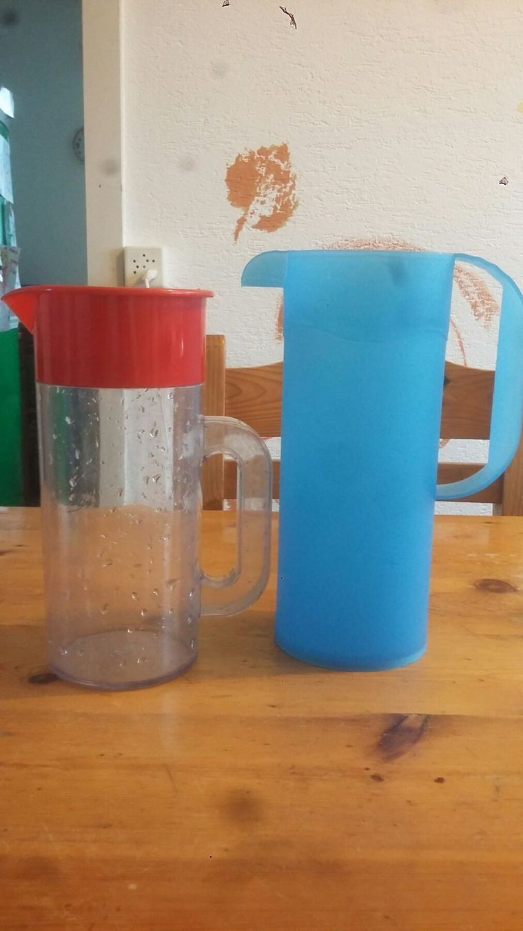 Recipients et similaires: 2 pots en plastique. – D'occasion à Miecourt par Marly1 1