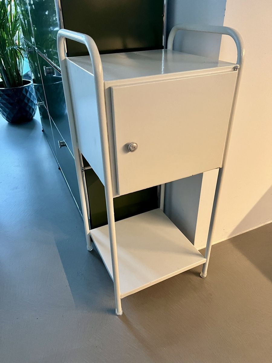 Comodini: Nachttisch, Beistellmöbel aus Metall – Usato da Wabern venduto da La-Vitrine 5