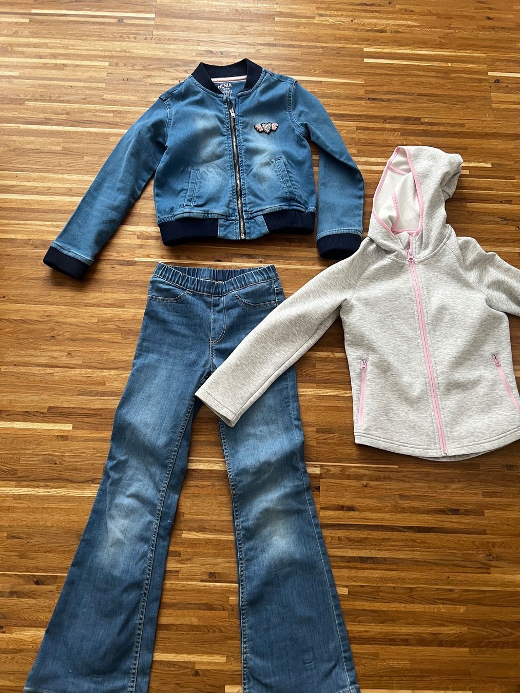 Lotti & Set di vestiti: Kleiderpaket 122/128 – Usato da Stans venduto da Fee81