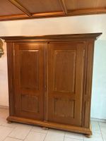 2-türiger Barockschrank Nussbaum massiv