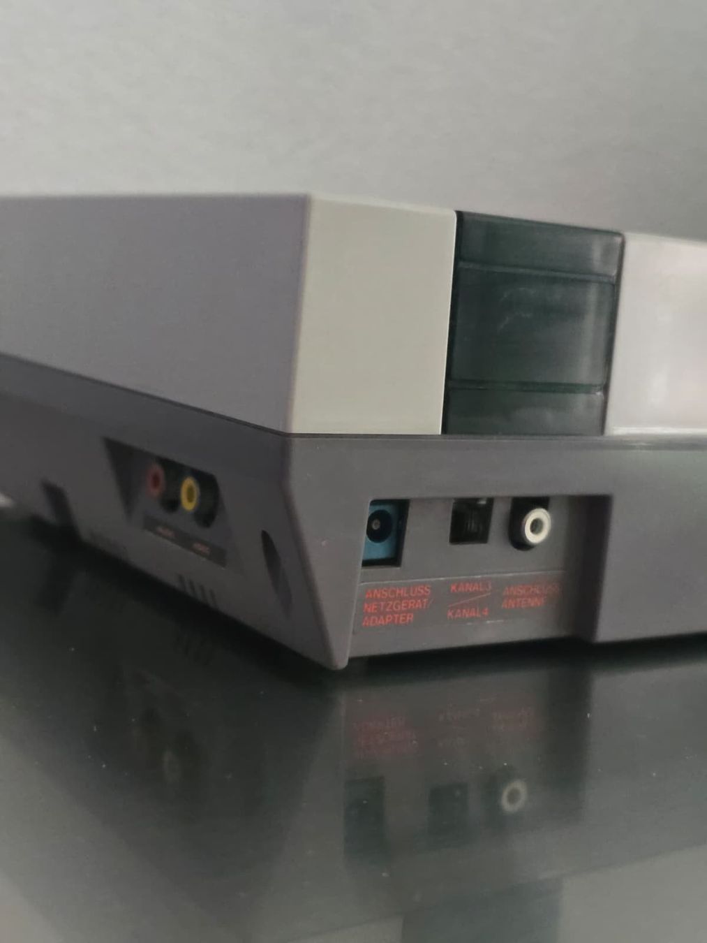 Nintendo Consoles: Nintendo Entertainment System (NES) Konsole mit 2 Controller – D'occasion à Emmen par BieteNurSo 1