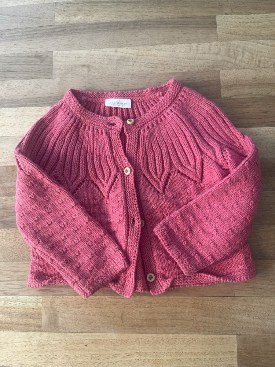 Vestes & Manteaux: Strickjacke Rosa 6-9 Monate – D'occasion à Basel par HugChristine