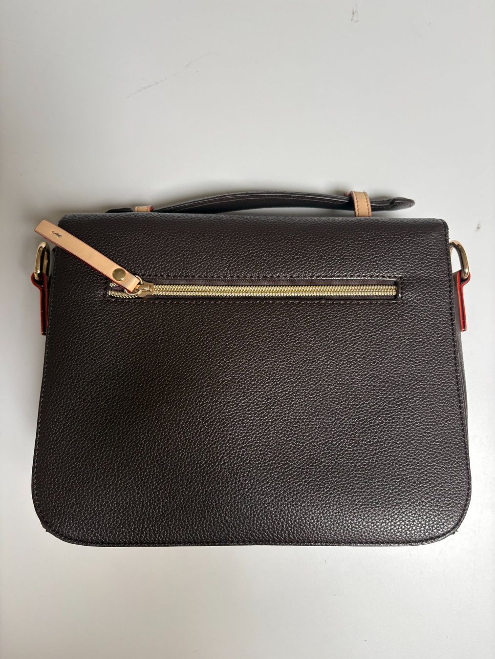 Bugatti Borse da donna: Bugatti - Classic Bag Ella in Dunkelbraun – Usato da Zug venduto da isdach 1
