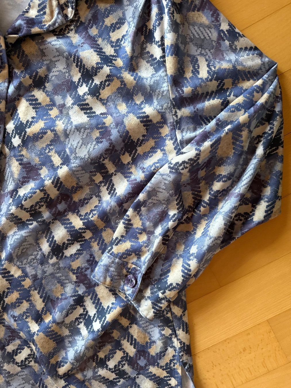 Kleiderpakete: 3 Damenblusen, eine verm.Seide Grösse ca. 42/44 – Gebraucht aus Wallbach von 10merlin 3
