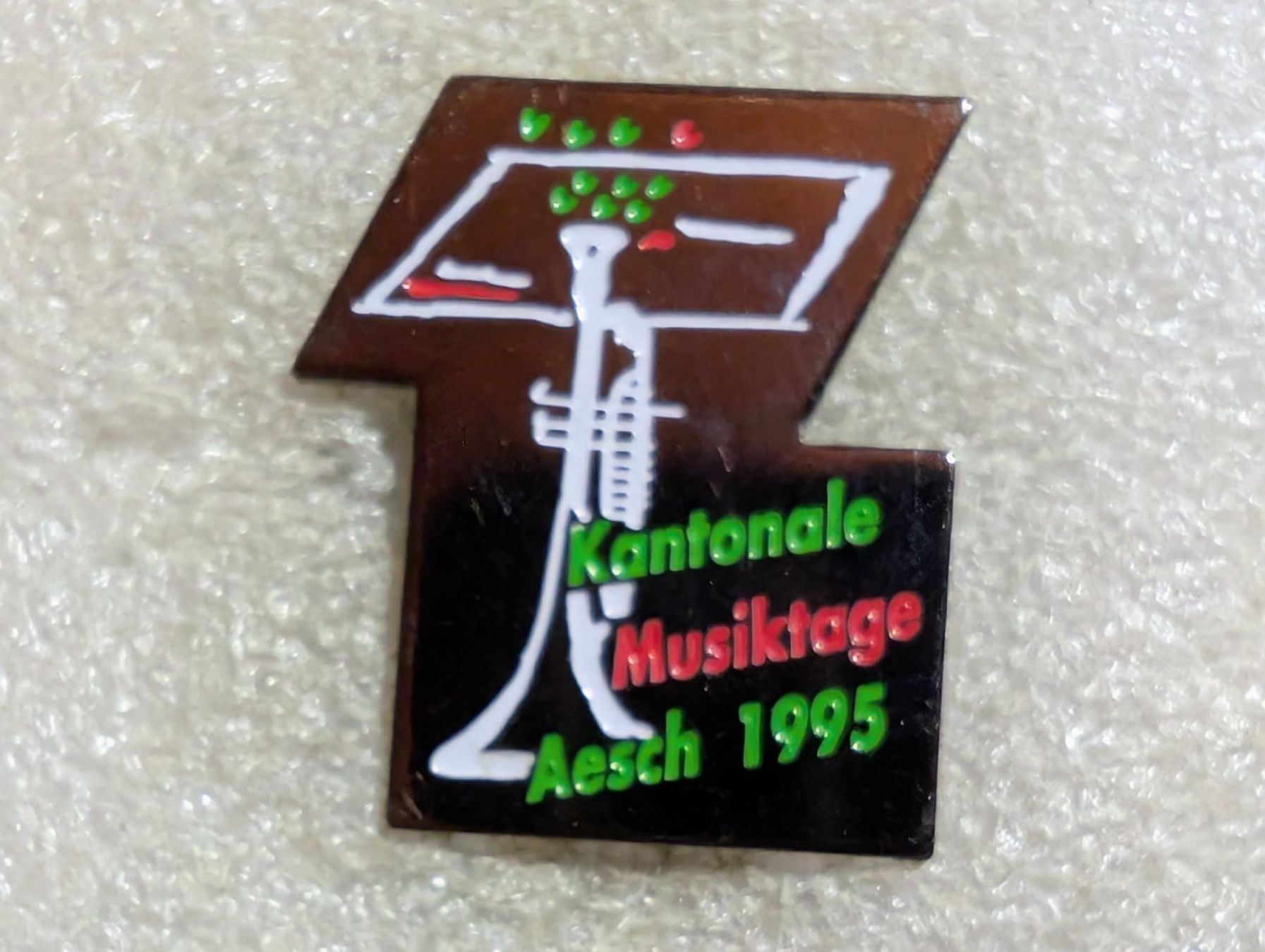Placchette & Badge: Ansteckpin 151: Musiktage Aesch – Usato da Oppligen venduto da Pin-Fall-Shop