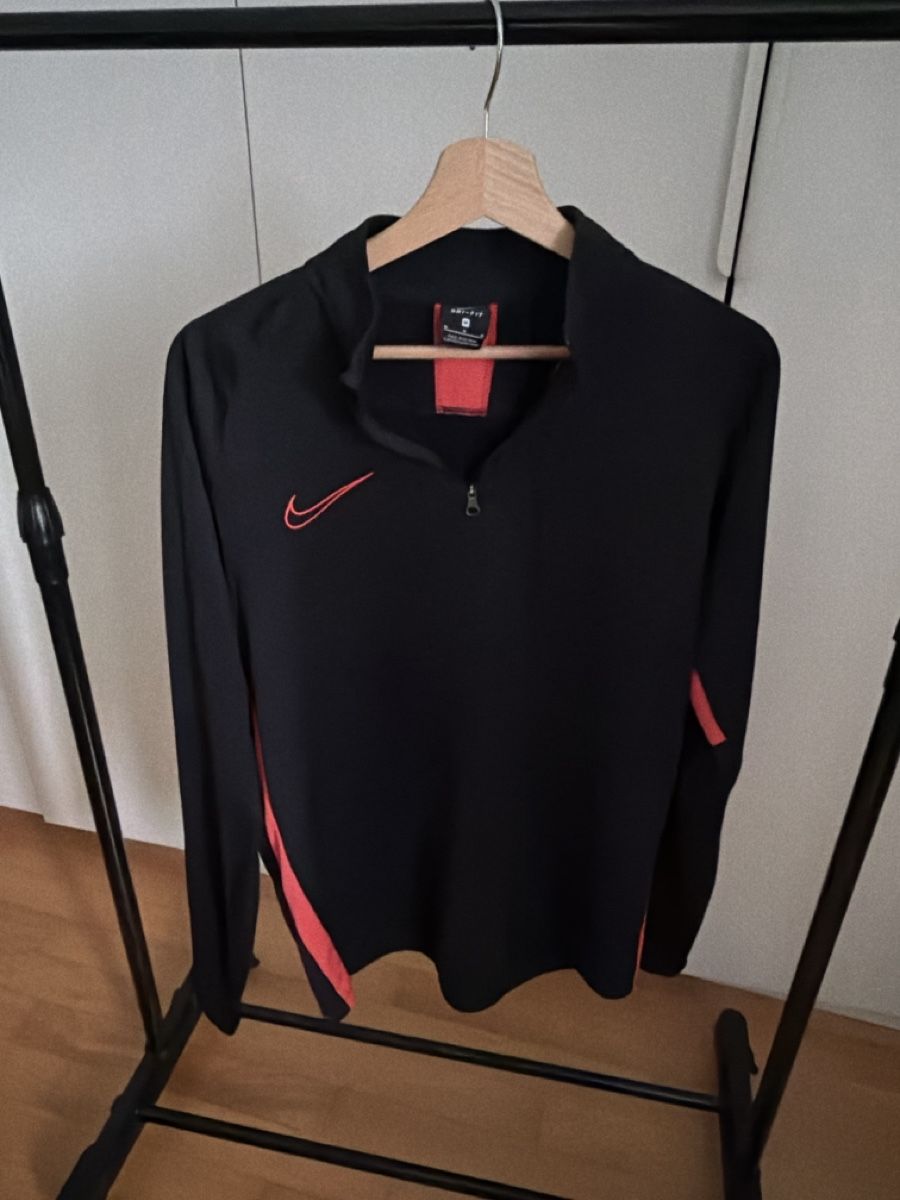 Nike Pullover & Sweatshirts: Nike dry- fit – Gebraucht aus Sementina von bru_vpp5