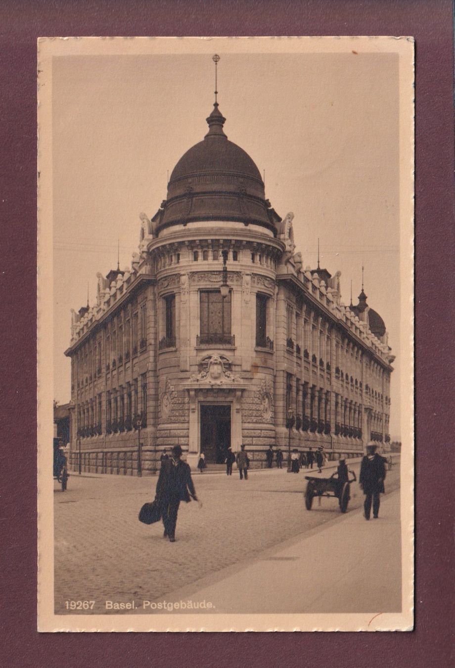 Cartoline postali: BASEL - Postgebäude - Leute - 1915 – Usato da Pully venduto da nicecards