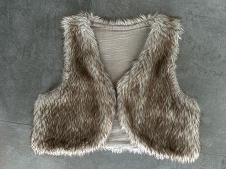 Joli gilet fausse fourrure 10 ans