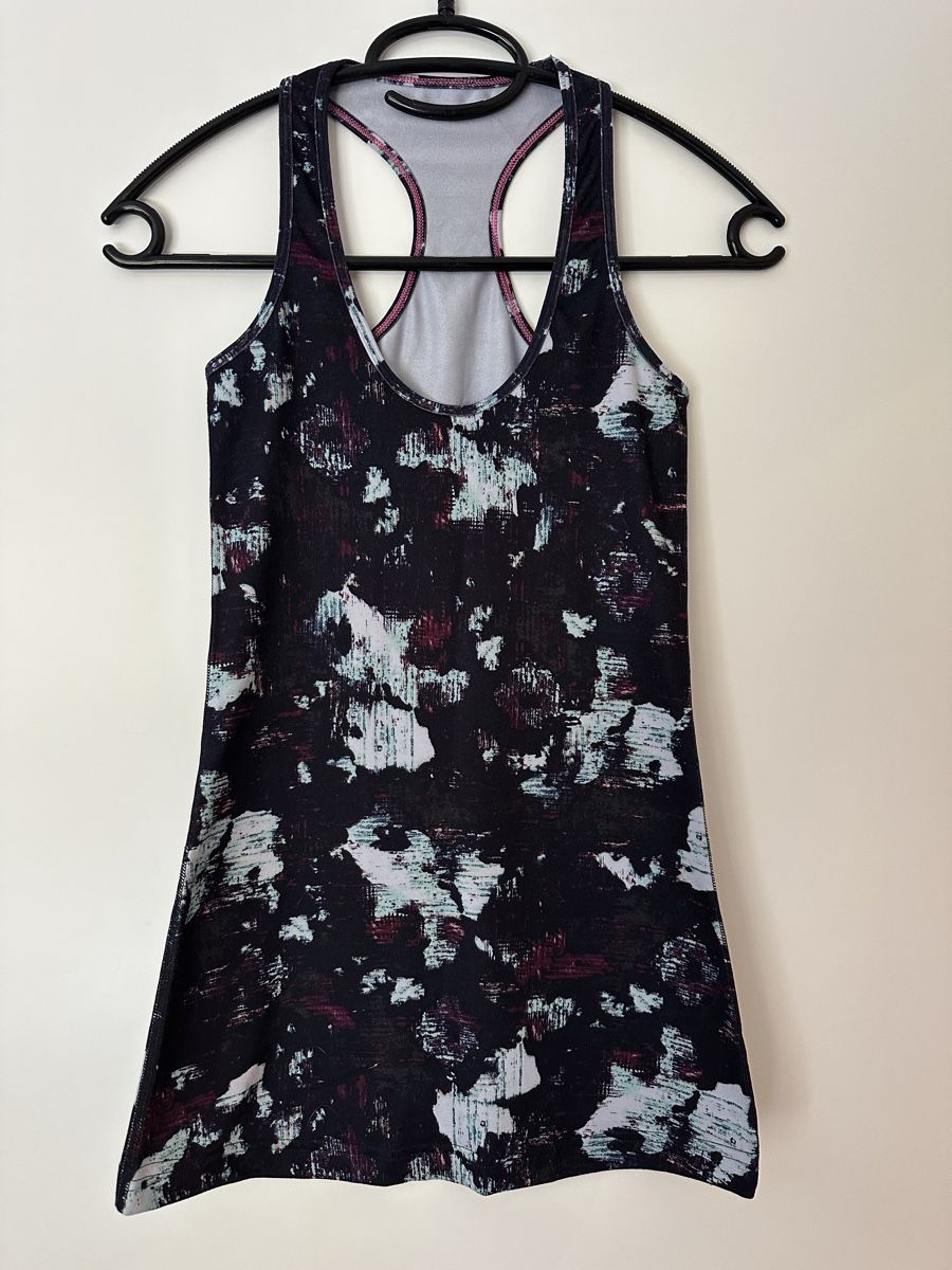 Lululemon Top: lululemon racerback tank size 2/eu34 – Usato da bözberg venduto da amy_7wz8