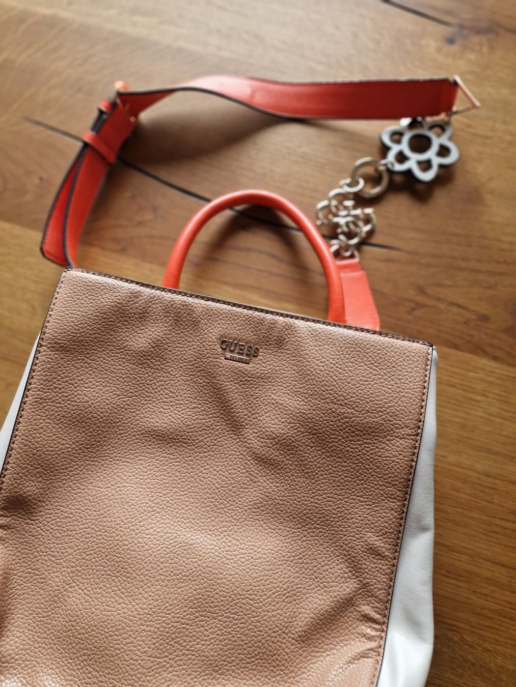 Guess Borse da donna: Guess Tasche – Usato da Alpnach Dorf venduto da Schanein