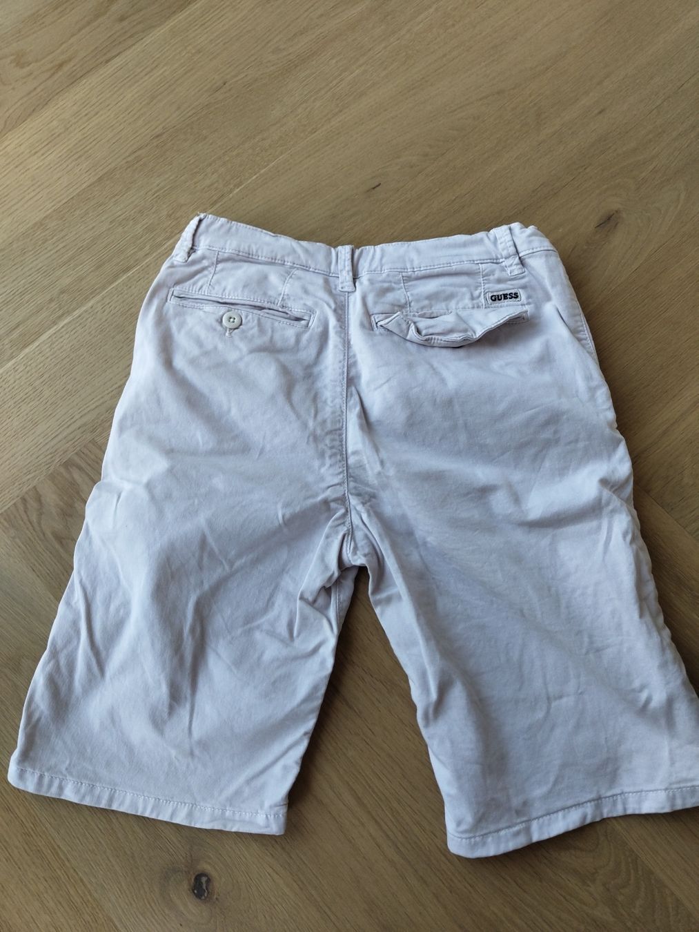 Guess Pantaloni: Neuwertig Guess kurze Hose gr 152 – Nuovo (secondo la descrizione) da Gams venduto da bigwolfi-schnuggel 1