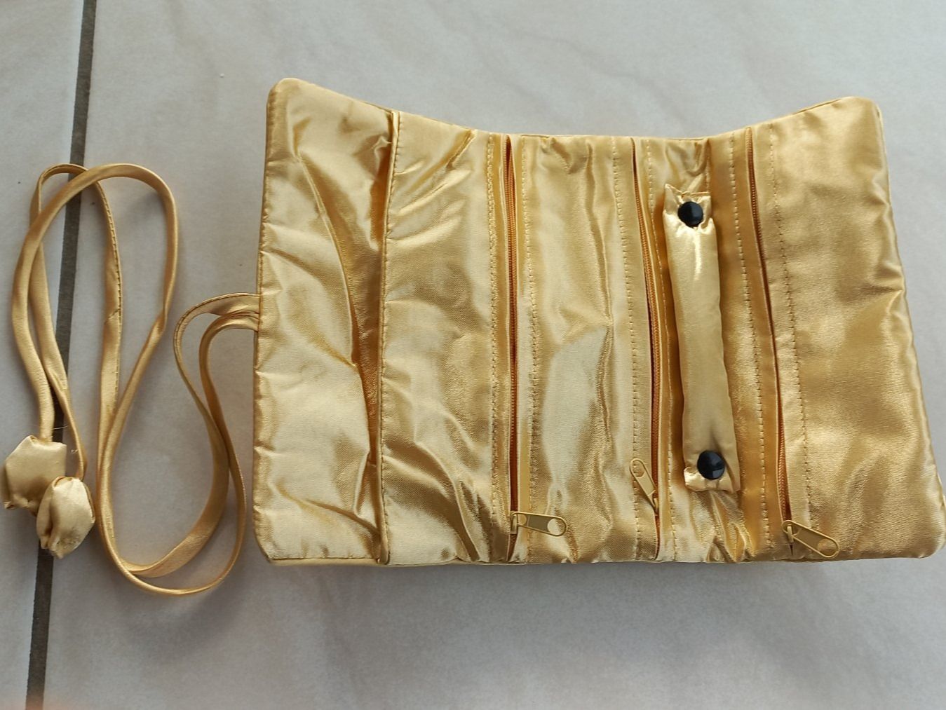 Borse: Schmuck Seiden Rollen Tasche – Nuovo e nell'imballaggio originale da Winistorf venduto da acreativ2 1