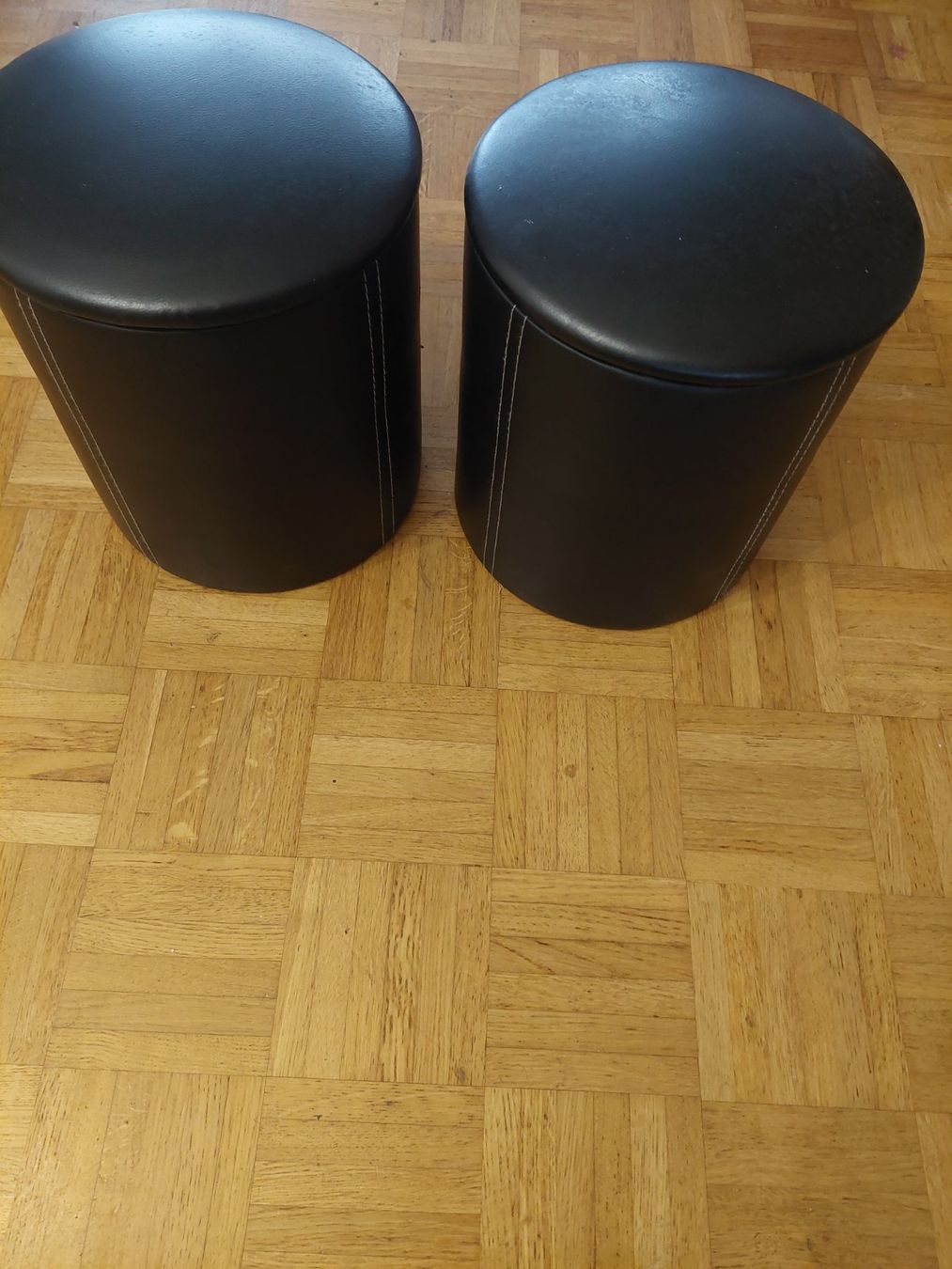 Sgabelli: 2 pouffe en cuir💥 – Usato da Muri b. Bern venduto da lilinounou 2