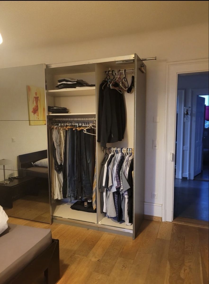 Schränke: Kleiderschrank – Gebraucht aus Frauenfeld von Gra_nxv7