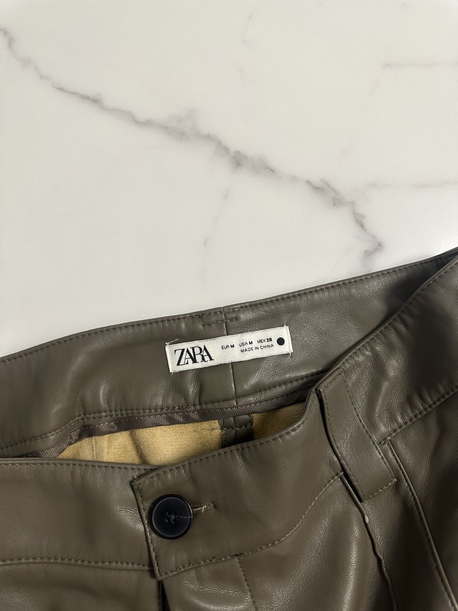 Zara Pantaloni: Zara Lederhose Kunstleder Khaki Gr. M – Usato da Zürich venduto da kri_hy6t 1