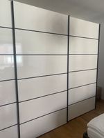Schrank mit Schiebetüren (Interio)