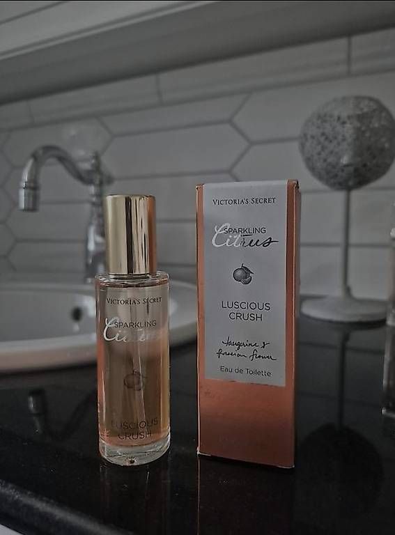 Profumi & Eau de Toilette: Victorias Secret Lucious Parfum – Usato da Gähwil venduto da MaxNora