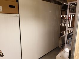 Kleiderschrank