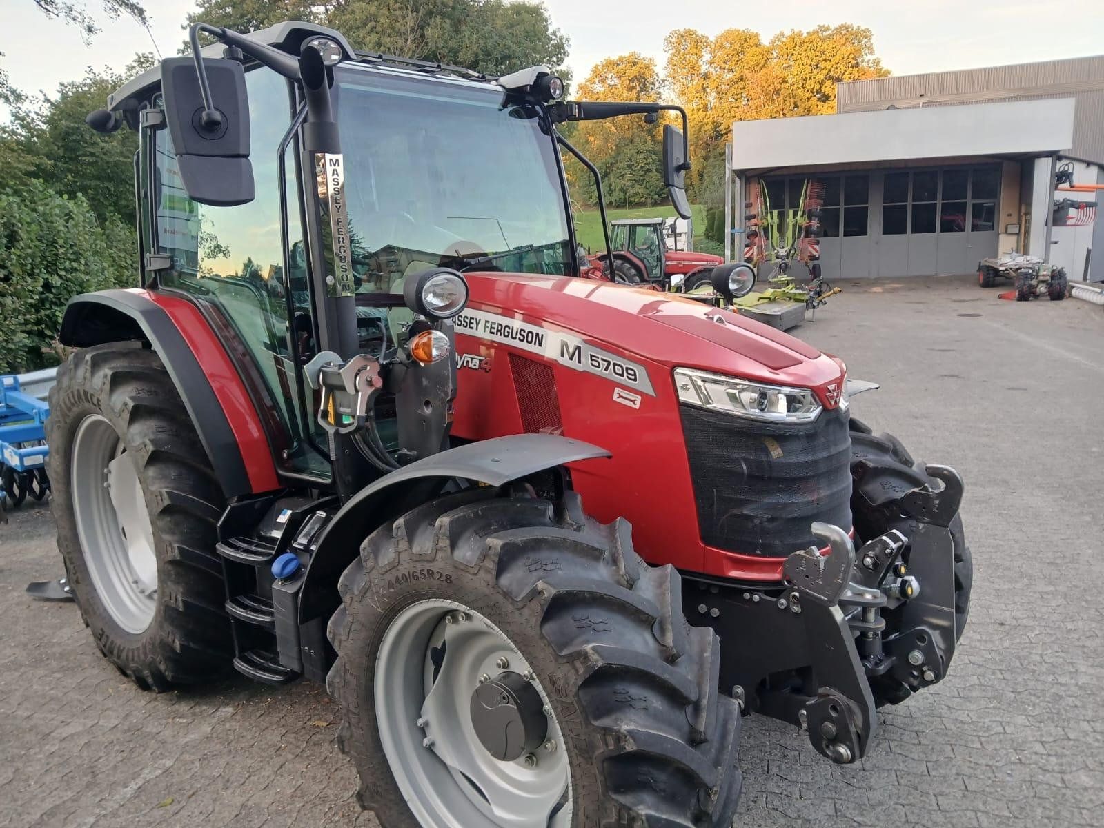 Massey Ferguson Traktoren: Traktor mit Grubber – Gebraucht aus Hagenwil von Wclaas 9