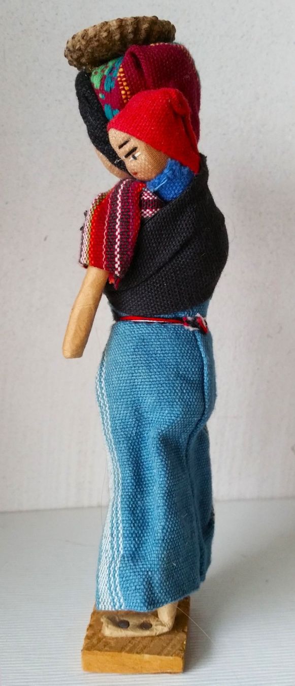 Bambole: BOLIVIEN 1982: HANDGEMACHTE PUPPE / Figur Mutter mit Kind – Usato da Oberriet SG venduto da ganesh435 3