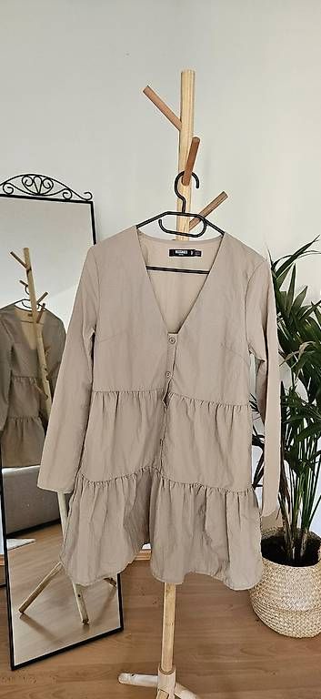 Vestiti: Missguided tan mini dress – Usato da Oberweningen venduto da mir_2wt5 1