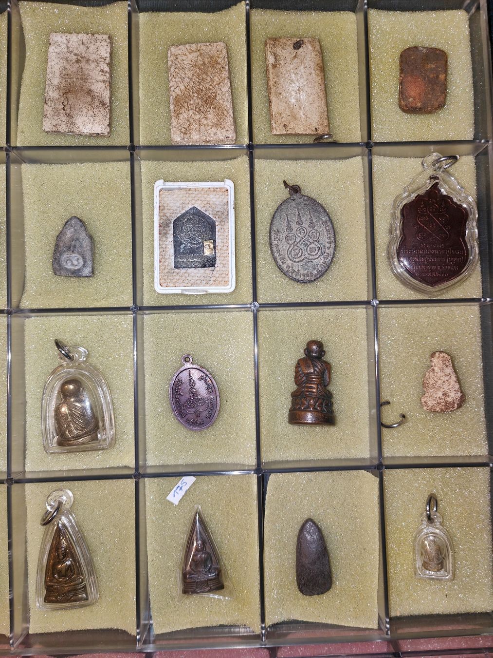 Ciondoli: Thai-Amulett-Sammlung          54 Stk. + Vitrinen – Buddha – Usato da Rothrist venduto da SiddharthaMoon 6