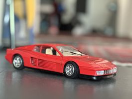 Ferrari Testarossa Modellauto 1:18 Bburago
