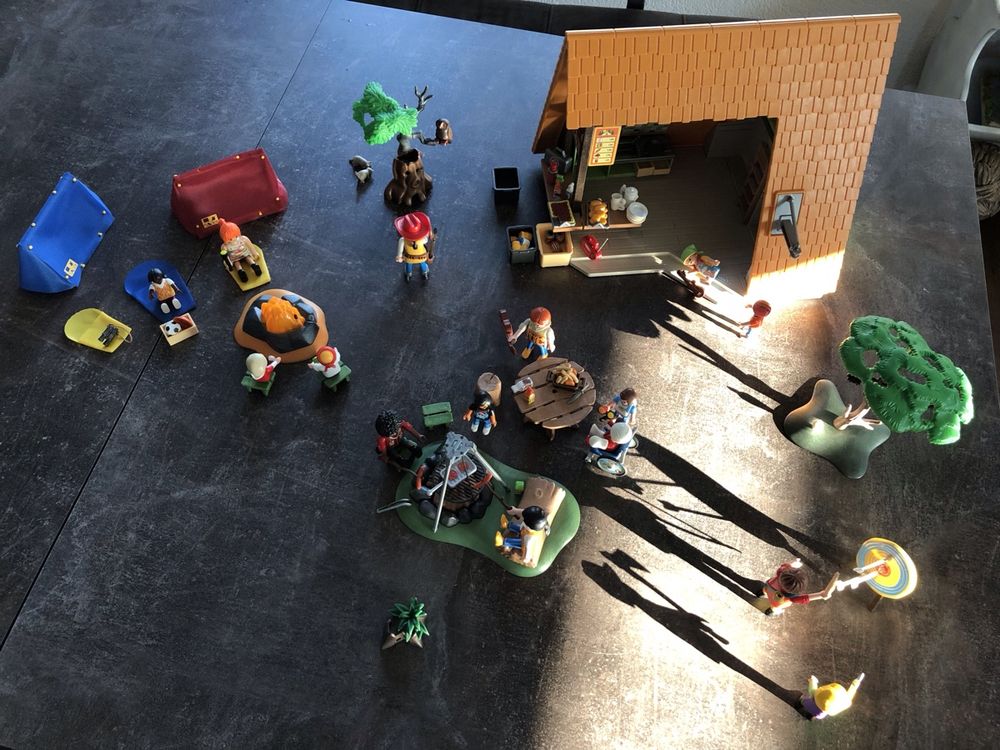 Playmobil Jouets: Playmobil,im guten Zustand,kindercamp,viele figürli – D'occasion à Subingen par Bea8 9