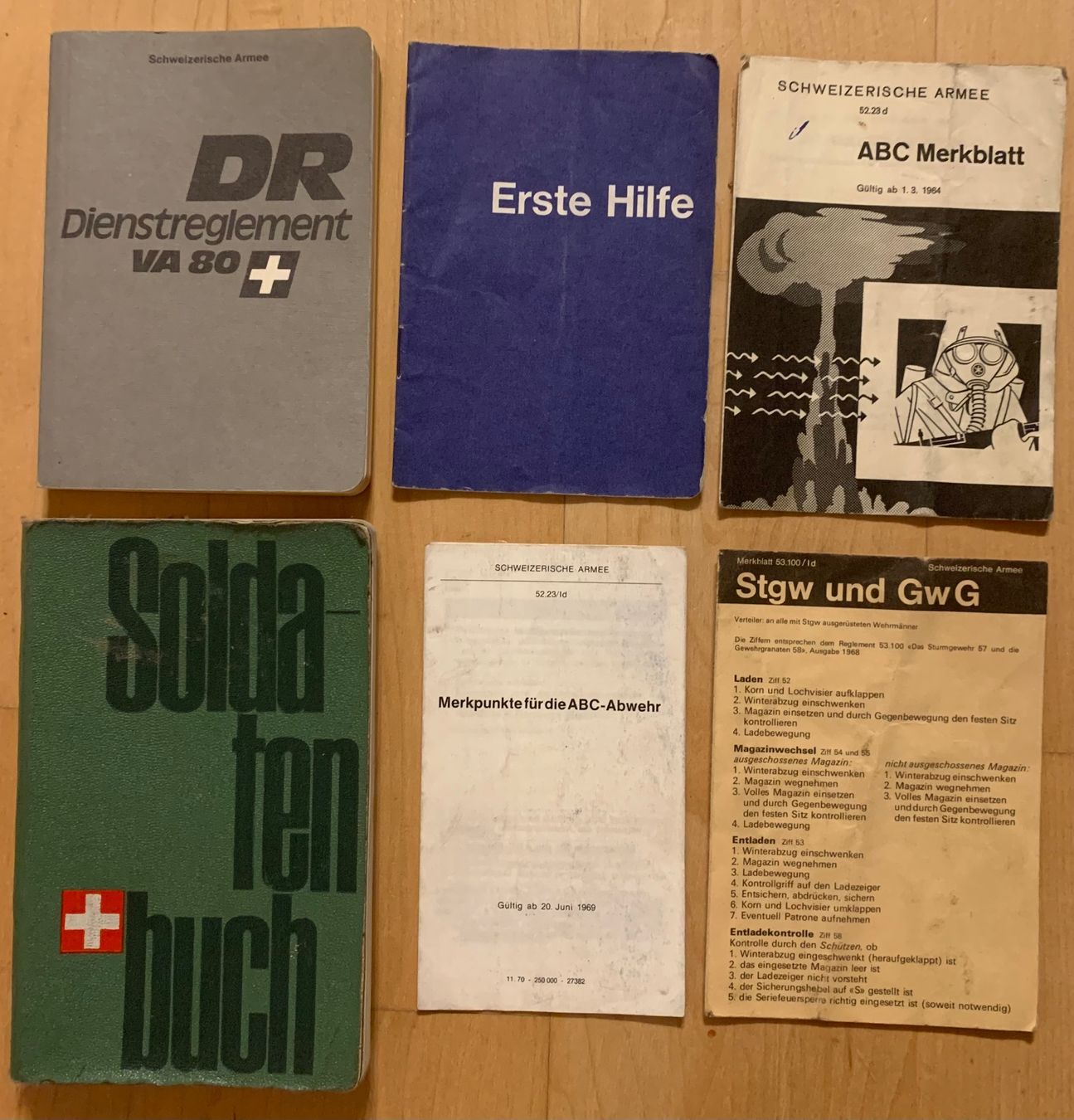 Libri: Kleines Lot Reglemente der CH Armee – Usato da Goldingen venduto da Bergler012