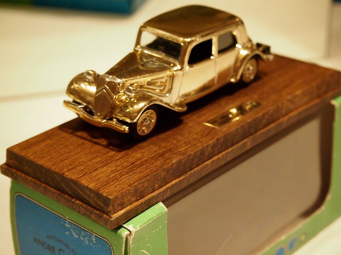 Citroën Modellini d'auto: Citroen Traction Avant doré - Gold - Eligor – Nuovo e nell'imballaggio originale da Winterthur venduto da 602ccm 1
