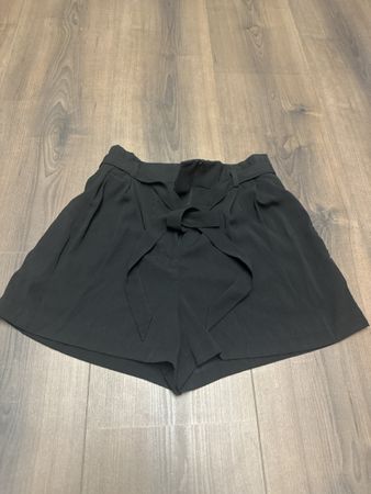 Kurze Hose Damen Schwarz Grösse 36 mit Gürtel