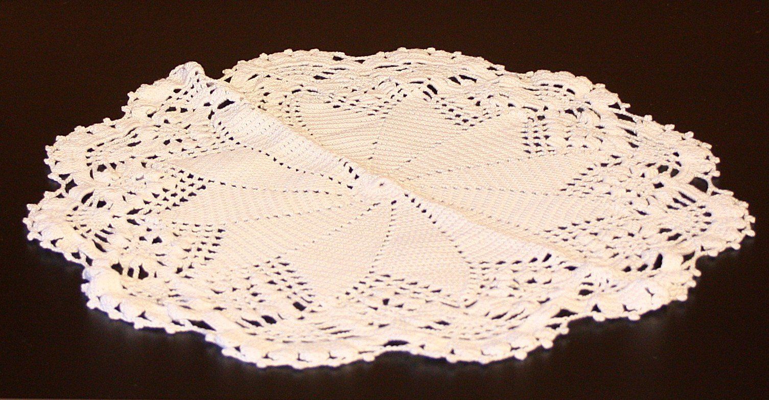 Biancheria da letto: Deckchen gehäkelt Ø 45cm (47) – Usato da Flüelen venduto da Diversicum-Vintage