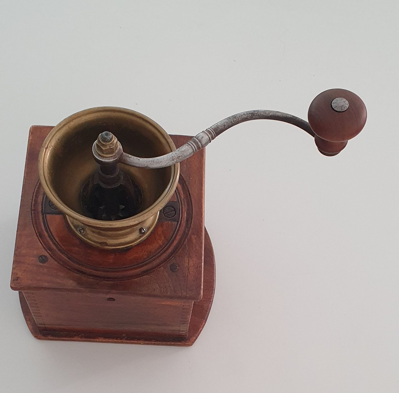 Macchine per caffè & Macchine per espresso: antike Kaffeemühle Holz Messing – Usato da Kreuzlingen venduto da Rschweiz1 4