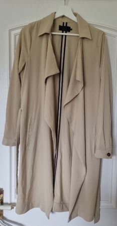 Schicker dünner Trenchcoat in Grösse S in beige